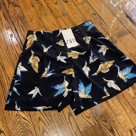 NWT Womans ZARA Tropical Print Shorts Baggy Parrot Size L - Picture 1 of 16